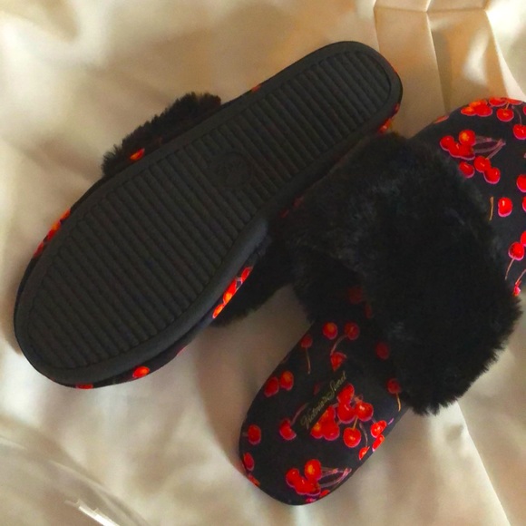 🍒 NEW Victoria’s Secret Cherry Red Black Slippers - Picture 3 of 6